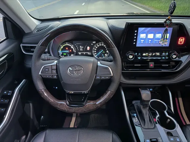 Toyota Highlander — Фото автомобиля 12