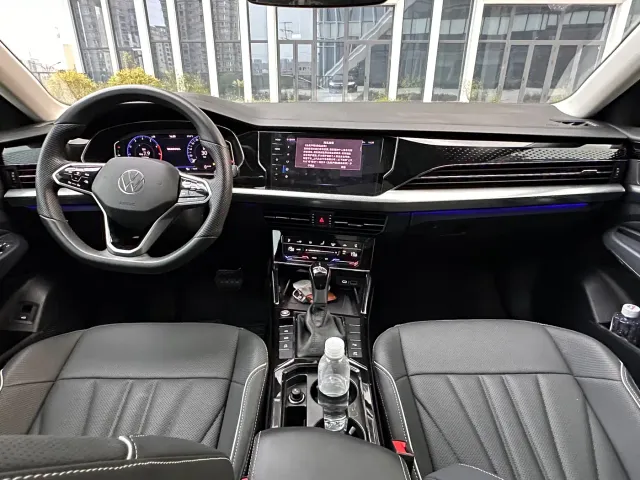 Volkswagen Passat — Фото автомобиля 15