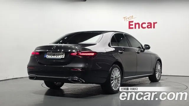 Mercedes-Benz E-Class — Фото автомобиля 2