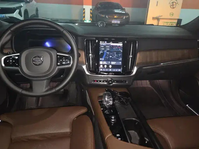 Volvo S90 — Фото автомобиля 12