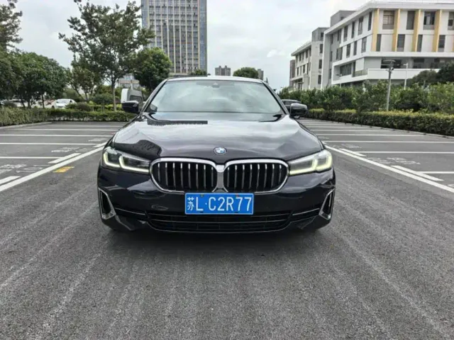 BMW 5 Series — Фото автомобиля 2