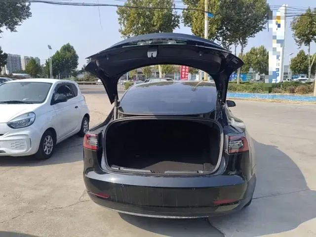 Tesla Model 3 — Фото автомобиля 18