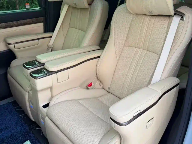 Toyota Vellfire — Фото автомобиля 11
