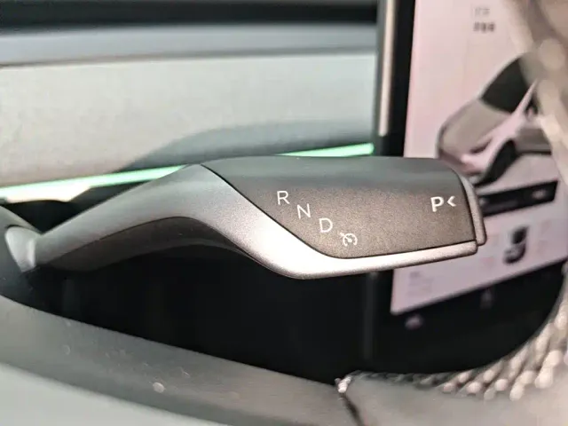 Tesla Model Y — Фото автомобиля 13