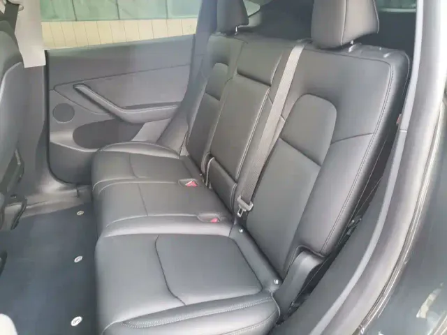 Tesla Model Y — Фото автомобиля 18