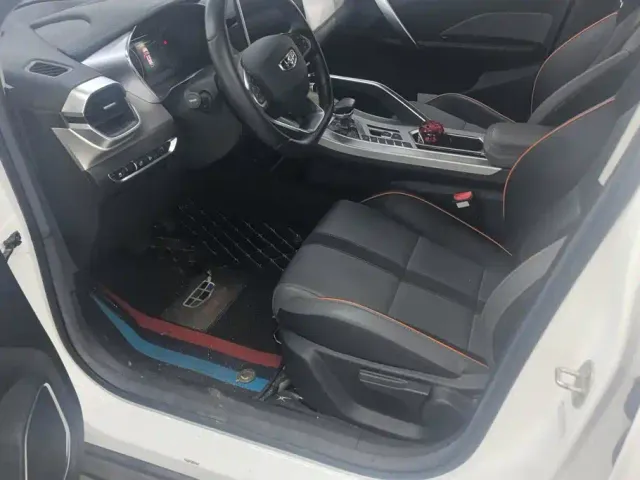 Geely Binyue — Фото автомобиля 9