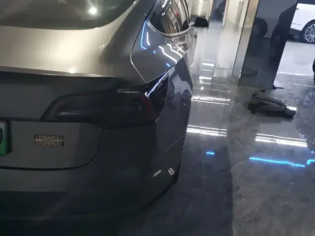 Tesla Model 3 — Фото автомобиля 7