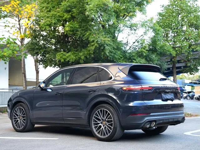 Porsche Cayenne — Фото автомобиля 10