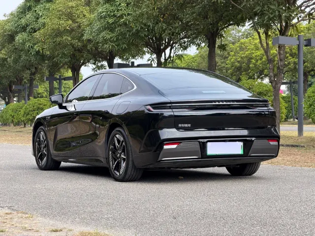 Geely Galaxy E8 — Фото автомобиля 15