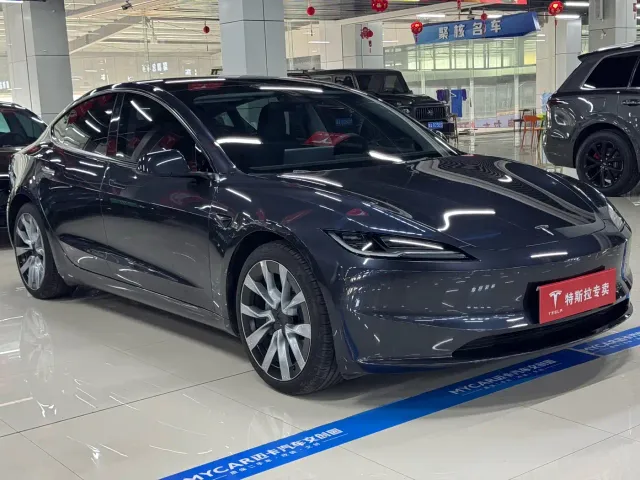 Tesla Model 3 — Фото автомобиля 3