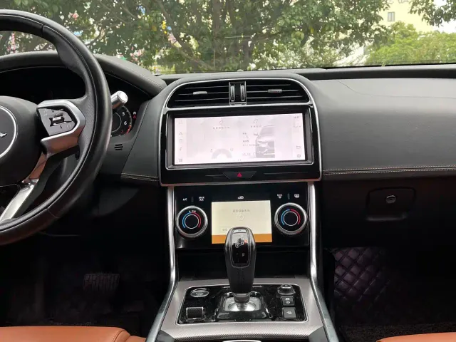Jaguar XEL — Фото автомобиля 13