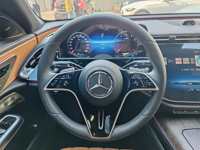 Mercedes-Benz E-Class — Фото автомобиля 14