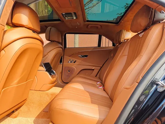 Bentley Flying Spur — Фото автомобиля 28