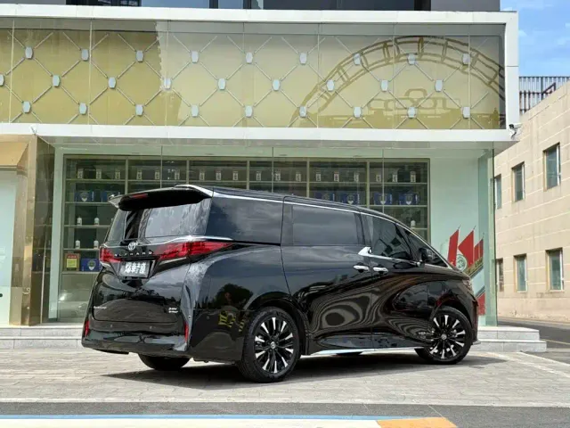 Toyota Alphard — Фото автомобиля 3