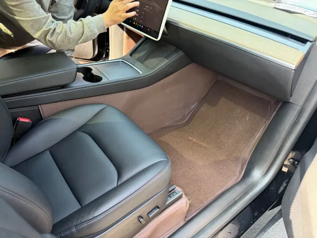 Tesla Model Y — Фото автомобиля 10