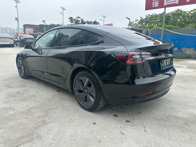 Tesla Model 3 — Фото автомобиля 10