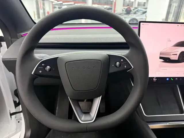 Tesla Model Y — Фото автомобиля 11