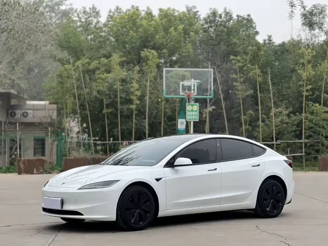 Фотография автомобиля — Tesla Model 3