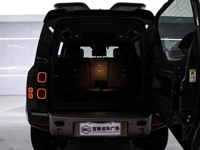 Land Rover Defender — Фото автомобиля 15