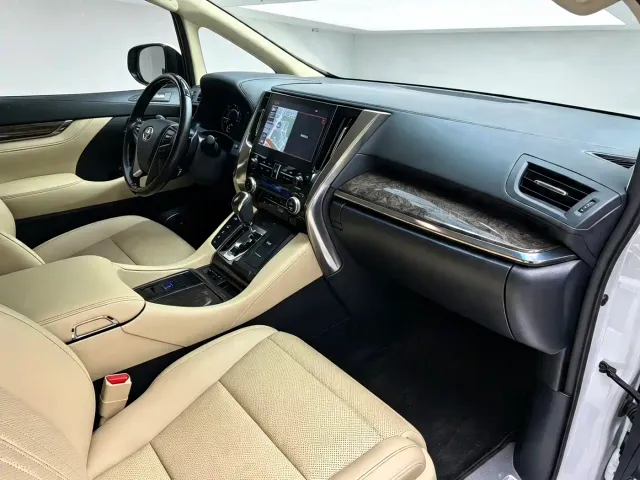 Toyota Alphard — Фото автомобиля 6