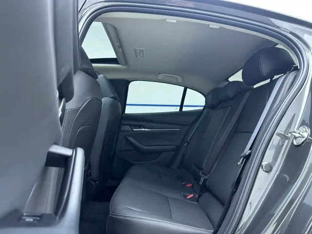 Mazda Axela — Фото автомобиля 9