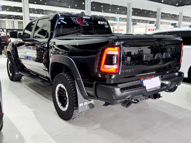 RAM Trucks — Фото автомобиля 7