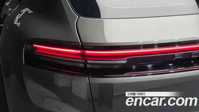 Porsche Macan Electric — Фото автомобиля 8