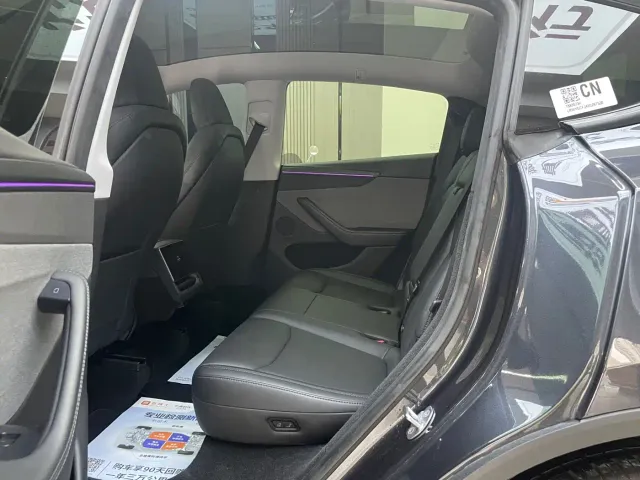 Tesla Model Y — Фото автомобиля 12