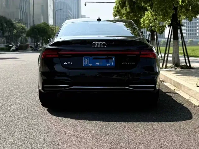 Audi A7L — Фото автомобиля 3