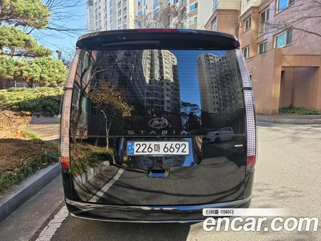 Hyundai Staria Staria 4WD Lounge 9 мест — Фото автомобиля 3