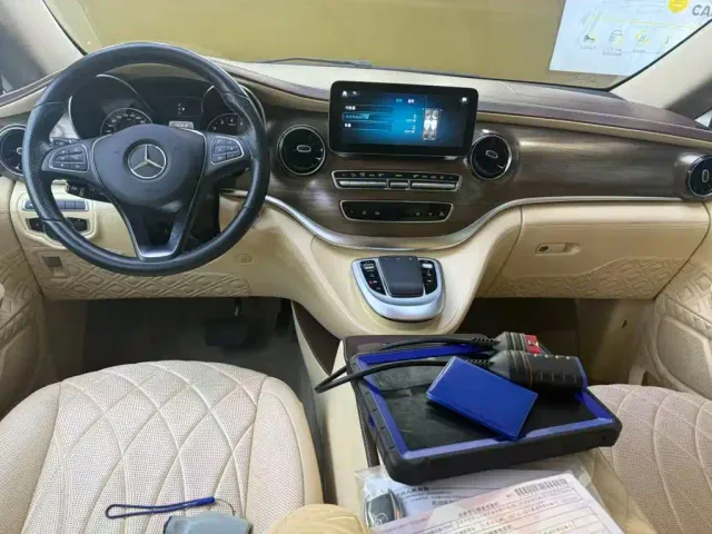 Mercedes-Benz Mercedes-Benz V-Class 2020 Model V 260 L Long Wheelbase Luxury — Фото автомобиля 7