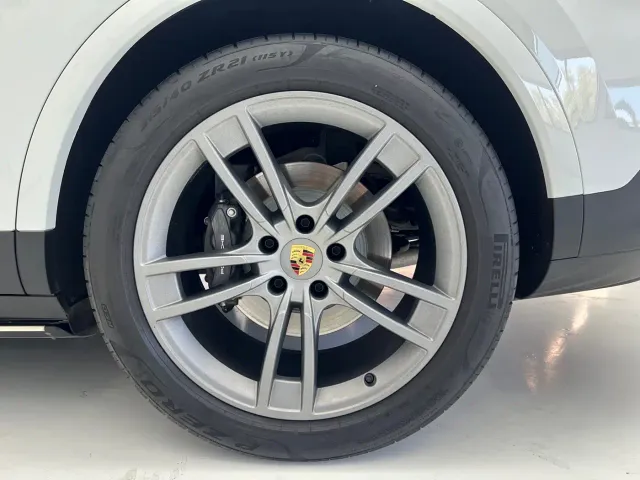 Porsche Cayenne — Фото автомобиля 6