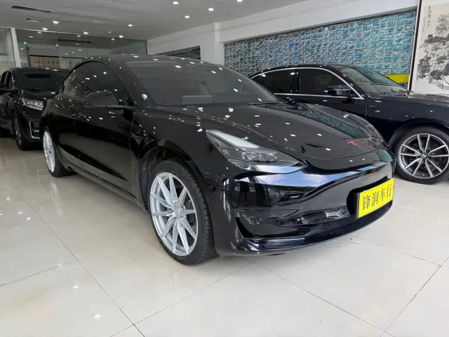 Tesla Model 3 — Фото автомобиля 3