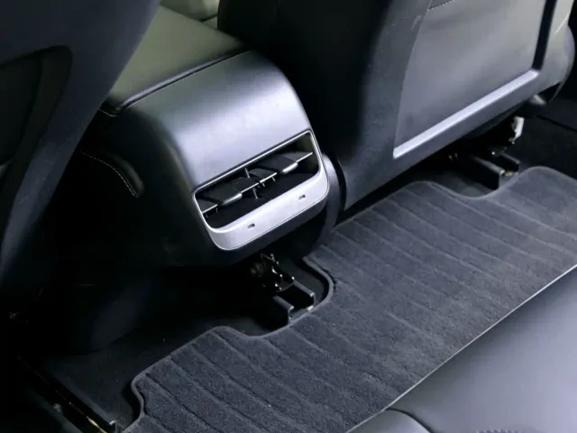 Tesla Model 3 — Фото автомобиля 19