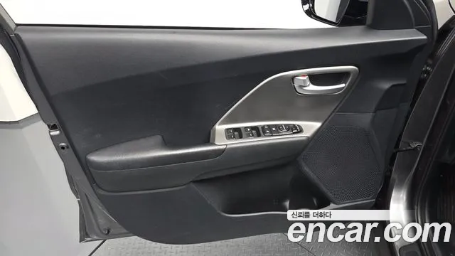 Kia Niro — Фото автомобиля 24