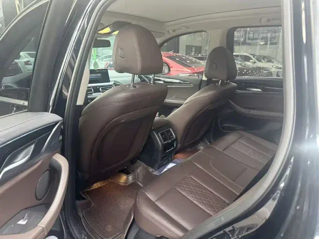 BMW iX3 — Фото автомобиля 5