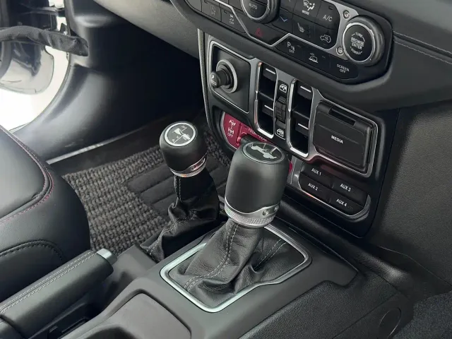 Jeep Wrangler — Фото автомобиля 20