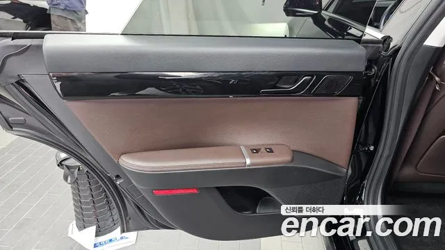 Hyundai Grandeur Grandeur (GN7) 2.5 Бензин 2WD — Фото автомобиля 18