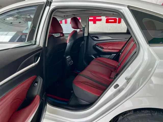 Changan Eado — Фото автомобиля 3