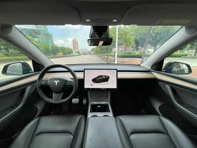 Tesla Model Y — Фото автомобиля 5