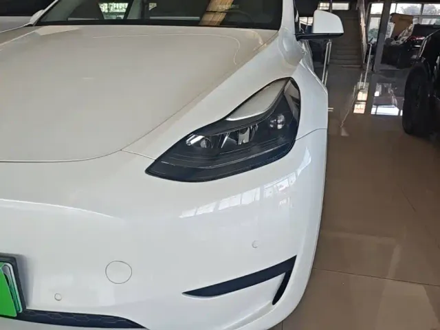 Tesla Model Y — Фото автомобиля 23