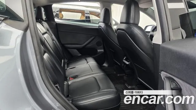 Tesla Model Y — Фото автомобиля 11