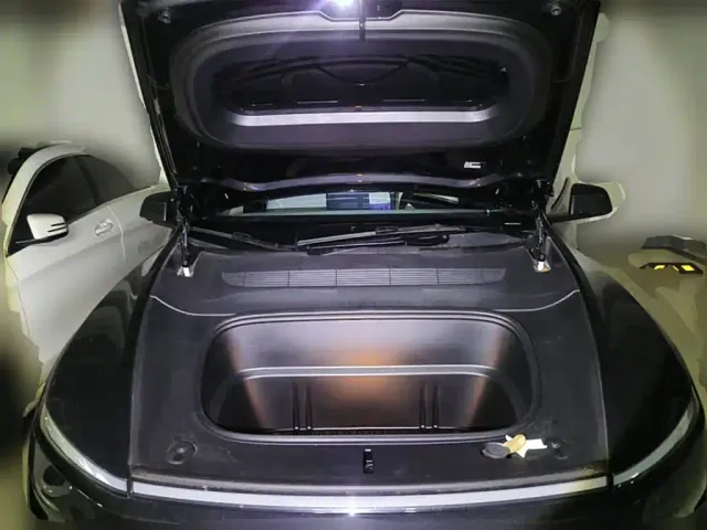 Tesla Model Y — Фото автомобиля 3