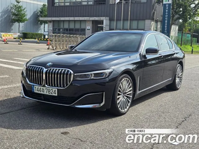 Фотография автомобиля — BMW 7 Series