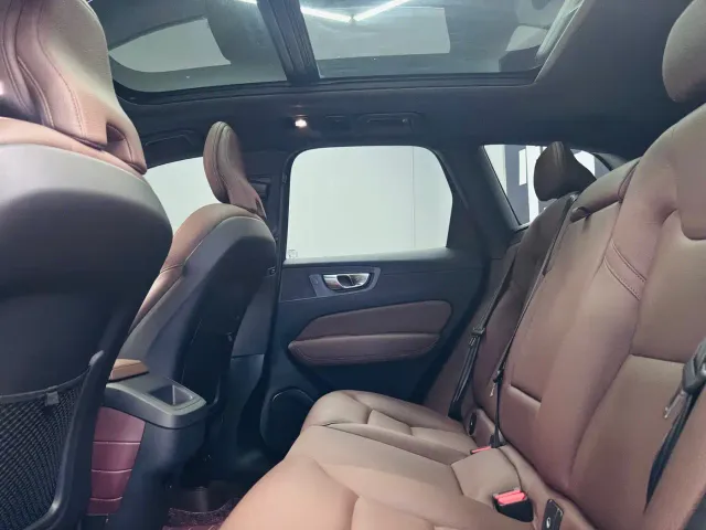 Volvo XC60 — Фото автомобиля 10