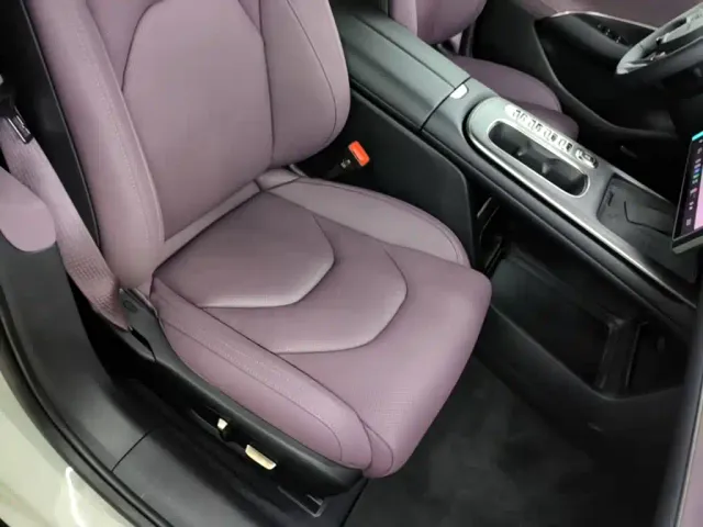 Xiaomi SU7 — Фото автомобиля 24