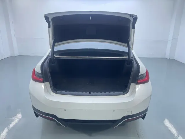 BMW i3 — Фото автомобиля 11