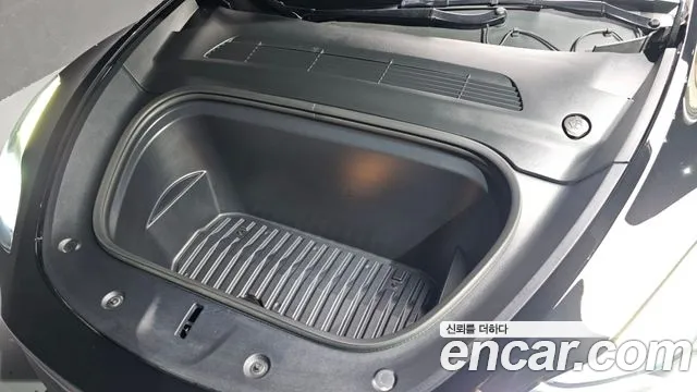 Tesla Model Y — Фото автомобиля 6