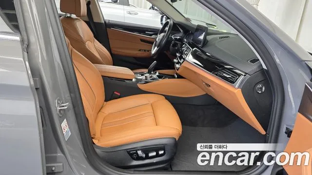 BMW 5 Series G30 — Фото автомобиля 16