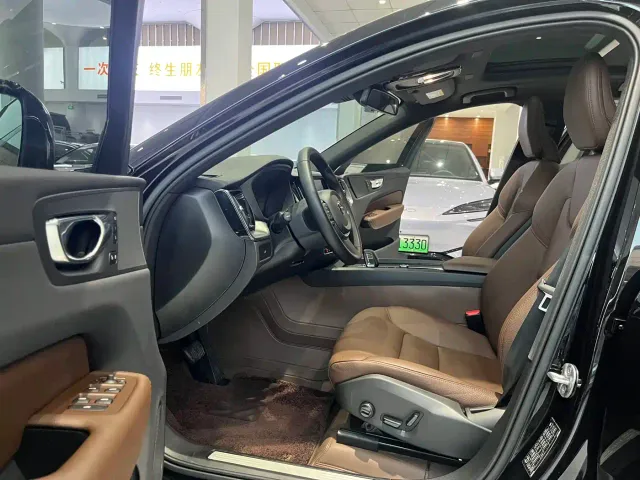 Volvo XC60 — Фото автомобиля 4